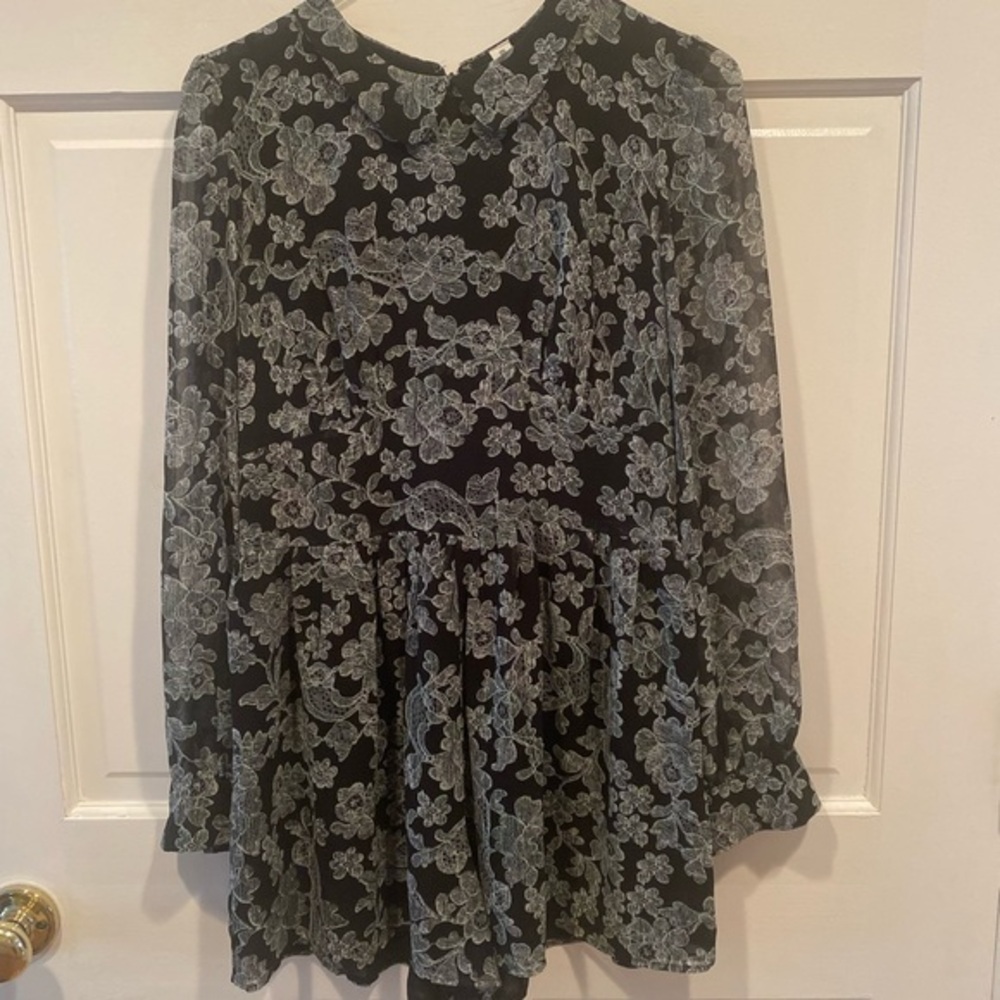 BETHANY MOTA BLACK FLORAL SHEER LONG SLEEVE ROMPER SHORTS SIZE SMALL
